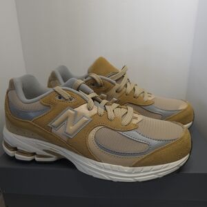 New Balance 2002R 7y/8.5W